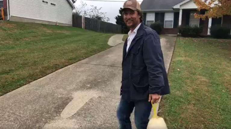 Aνοιξαν την πόρτα και είδαν τον ΜακΚόναχι...