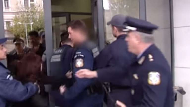 Κατάρες &amp; προπηλακισμοί στη δίκη για το φόνο 20χρονου φοιτητή