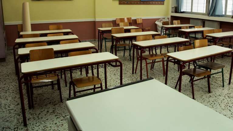 Σε διαθεσιμότητα η δασκάλα δημοτικού στον Αλιμο-καταγγελίες από 170 γονείς