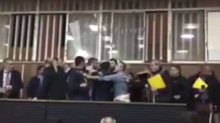 Χαμός στο Εργατικό Κέντρο Πάτρας -Συνδικαλιστές πιάστηκαν στα χέρια