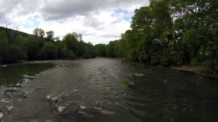 Απότομη άνοδος της στάθμης στον Πηνειό - Πλημμύρες στην Καλαμπάκα - Βίντεο