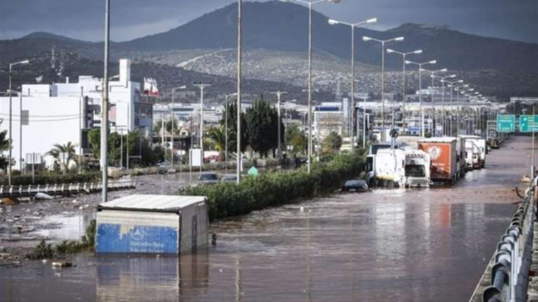 Πλημμύρισε η Εθνική Οδός στην Πιερία-Κίνδυνος να «κοπεί στα δύο» η χώρα