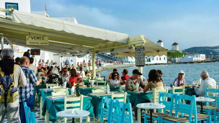 Έρευνα: Πόσα χρήματα ξοδεύουν την ημέρα οι τουρίστες στην Ελλάδα