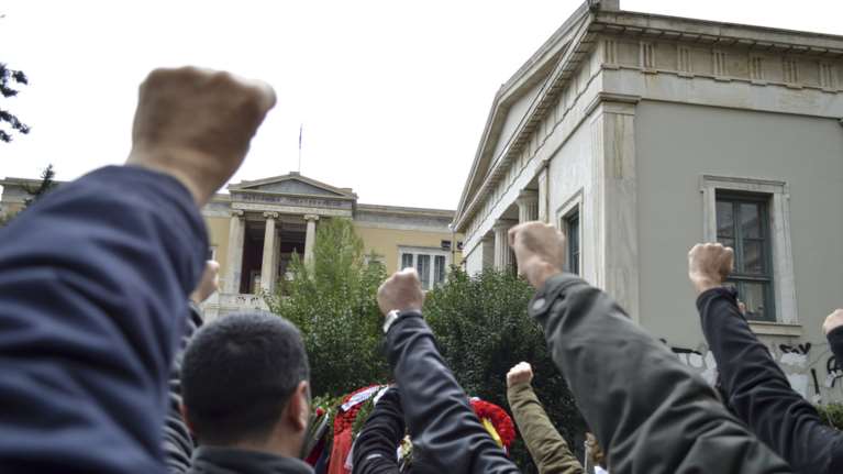 Ολοκληρώθηκε η κεντρική πορεία προς την αμερικανική πρεσβεία