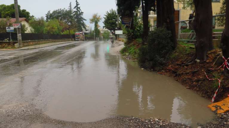 Προσοχή στα έντονα καιρικά φαινόμενα: Οδηγίες από την Πολιτική Προστασία