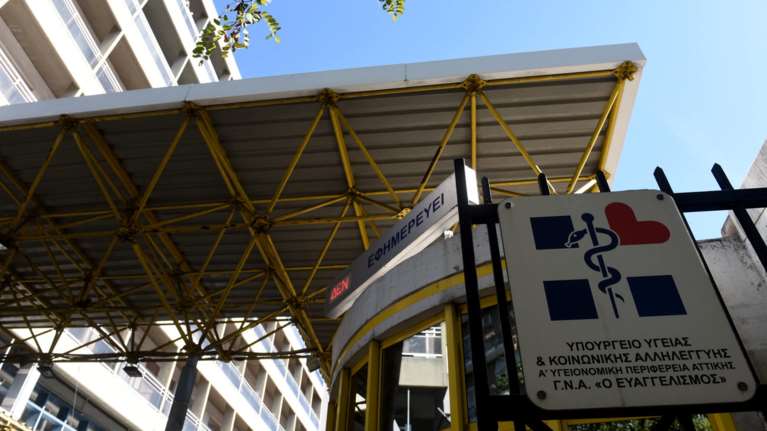 Διασωληνωμένη η δικηγόρος μετά τον σοκαριστικό τραυματισμό στα Εξάρχεια