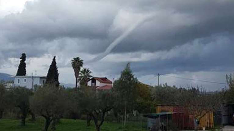 Εντυπωσιακός υδροστρόβιλος στη Ζάκυνθο  video