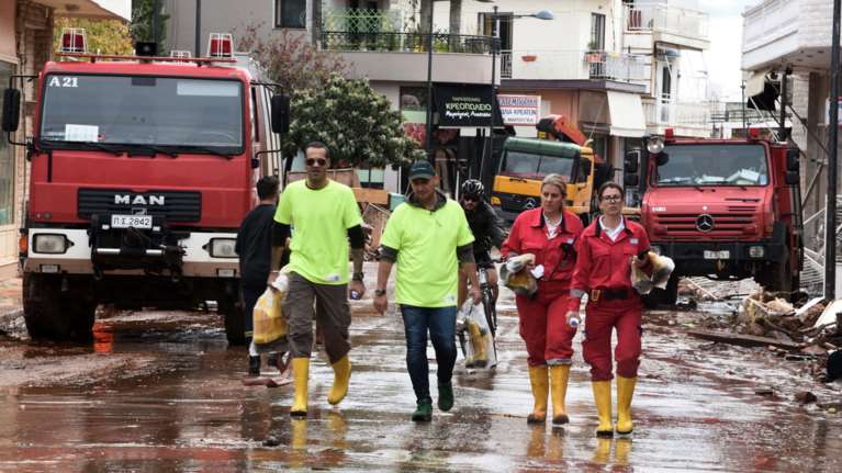 Δήμαρχος Μάνδρας: Ζητάω βοήθεια για γιατρούς, τράπεζες, ΕΦΚΑ