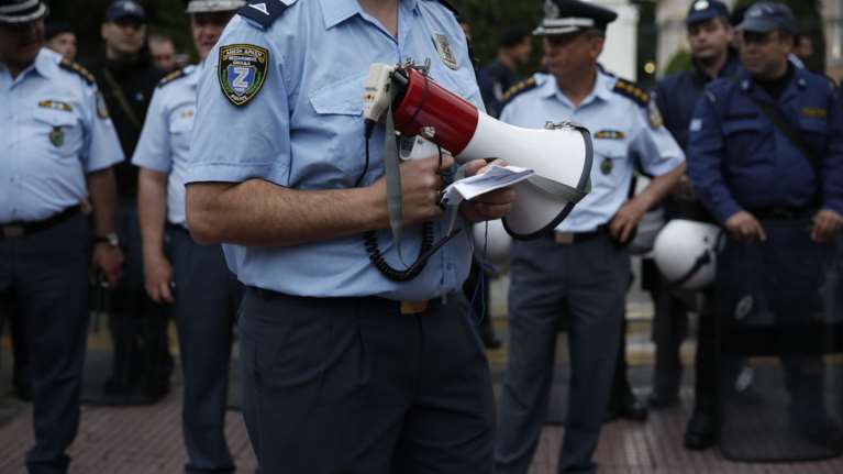 Ξανά στο ΣτΕ οι ένστολοι: σε μη ανεκτά επίπεδα οι μισθοί μας