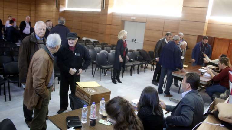 Κεντροαριστερά: Εκλεισαν οι κάλπες, στις 155.000 η συμμετοχή