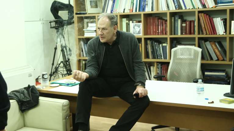 Πανηγυρισμοί στη Χαριλάου Τρικούπη, άναψε και πούρο ο Λαλιώτης [φωτό]