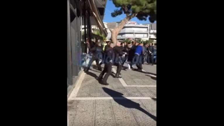 Έτσι συνελήφθη ο 37χρονος που επιτέθηκε σε αστυνομικούς με παγοκόφτη (VID)