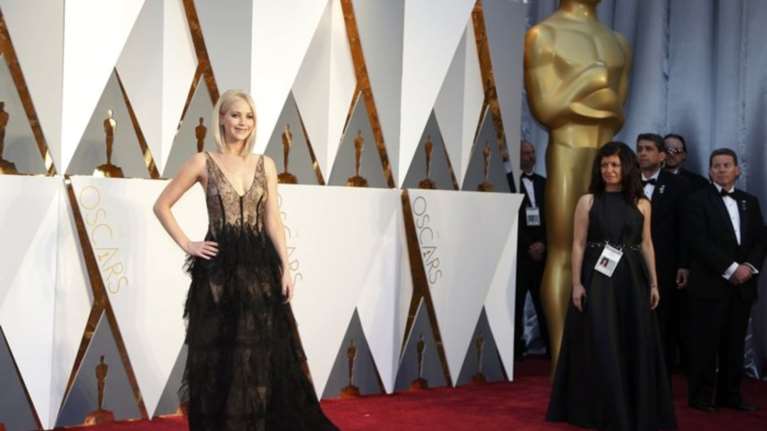 Τζένιφερ Λόρενς: «Νιώθω ότι βιάστηκα από όλο τον γ@μ@μ@ν@ πλανήτη»