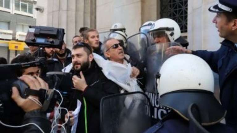 Ένταση για τους ηλεκτρονικούς πλειστηριασμούς στη Θεσσαλονίκη - Βίντεο