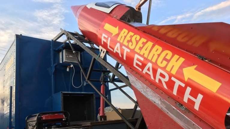 Θα πετάξει με αυτοσχέδιο πύραυλο για να αποδείξει πως η Γη είναι επίπεδη