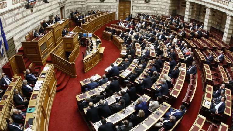 Τροπολογία μαμούθ στο νομοσχέδιο του υπουργείου Ναυτιλίας