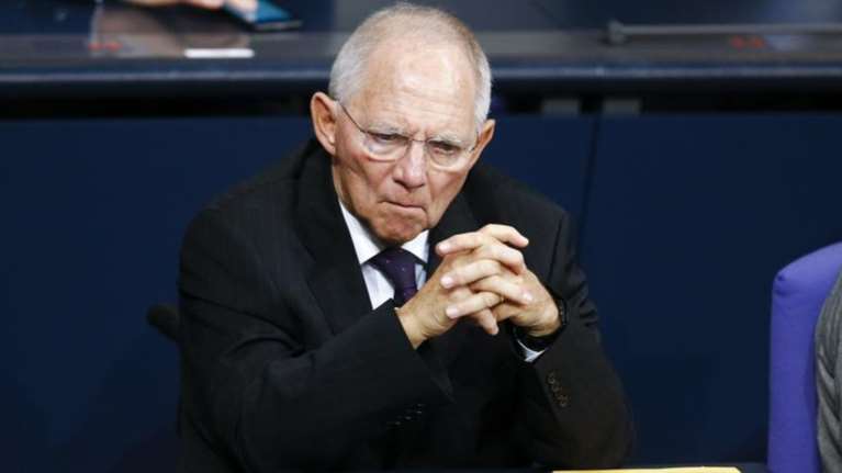 O Σόιμπλε απαγόρευσε τα &quot;τιτιβίσματα&quot; μέσα από το κοινοβούλιο