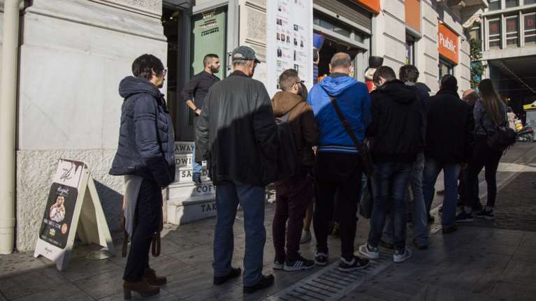 «Άσπρη μέρα» για τα καταστήματα λόγω Black Friday