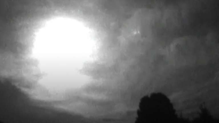 Μυστηριώδεις &quot;πύρινες μπάλες&quot; πάνω από Γαλλία και Βρετανία (ΒΙΝΤΕΟ)