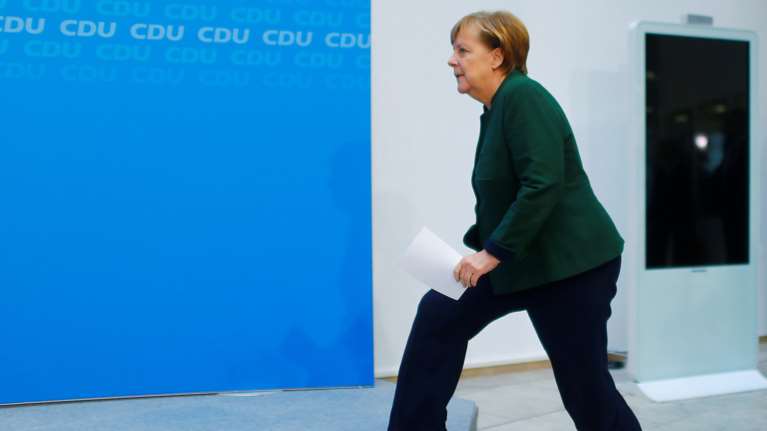 Επίσημη πρόσκληση για διερευνητικές συνομιλίες απηύθυνε στο SPD η Μέρκελ