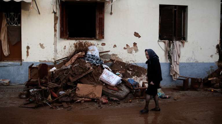 «Μπαλάκι» ευθυνών η έρευνα για την τραγωδία στη Μάνδρα