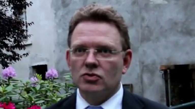 Επίθεση με μαχαίρι σε δήμαρχο στη Γερμανία επειδή φιλοξενεί πρόσφυγες