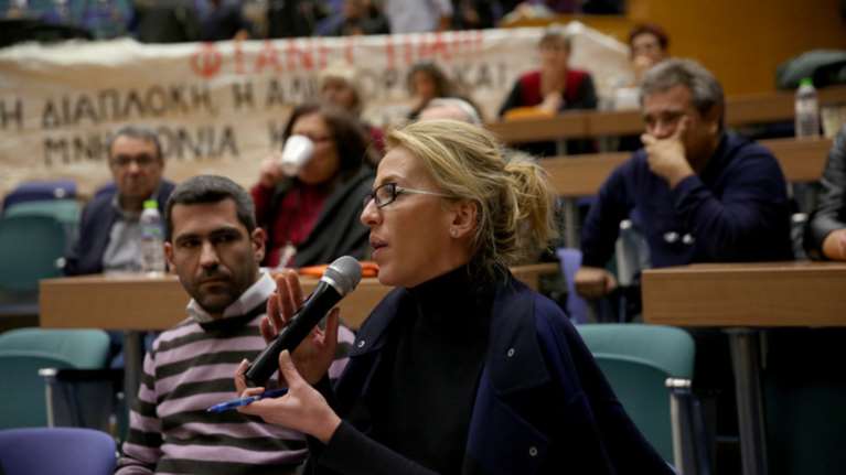 Η Δούρου ζητεί πρόσληψη για τα παιδιά των νεκρών της Μάνδρας