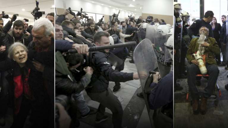 «Εμπόλεμη ζώνη» το Ειρηνοδικείο: Ξύλο, χημικά και τραυματίες [Εικόνες]