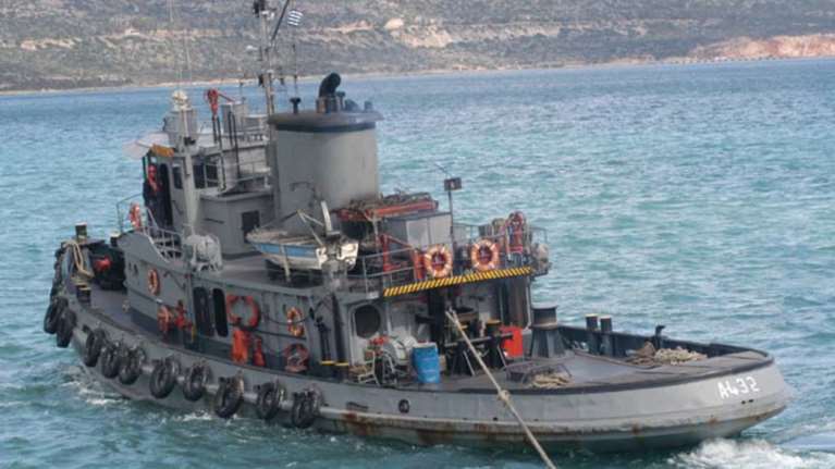 Βοηθητικό πλοίο τορπίλης κόλλησε σε αβαθή βόρεια της Υδρας