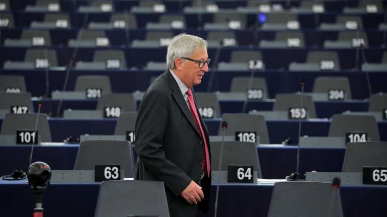 Χαλάρωση των κριτηρίων για το χρέος της Eυρωζώνης ζητά ο Γιούνκερ