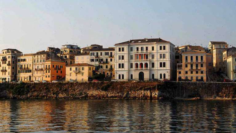 Η κυβέρνηση ξεκινά από την Τρίτη ...διήμερο στην Κέρκυρα