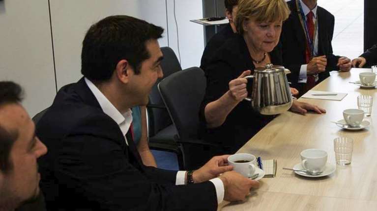 Γιατί η Άνγκελα Μέρκελ σερβίρει η ίδια τον καφέ;