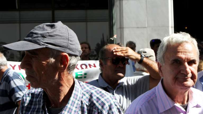 Στις 905.440 οι εγκεκριμένες αιτήσεις για το κοινωνικό μέρισμα