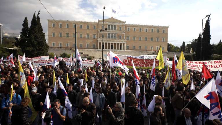Επί ποδός πολέμου το ΠΑΜΕ για την τροπολογία με τις απεργίες