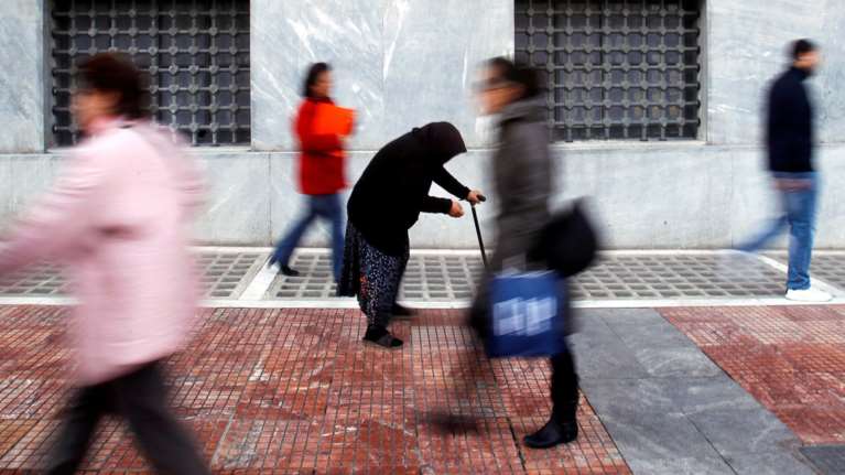 Εξαφανίζεται η μεσαία τάξη - υπό φτωχοποίηση 700.000 Ελληνες