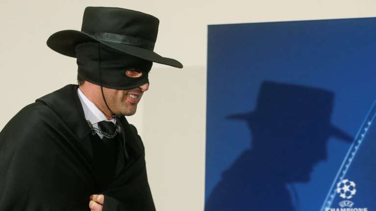 Πήρε την πρόκριση η Σαχτάρ και ο προπονητής πήγε ντυμένος Ζορό