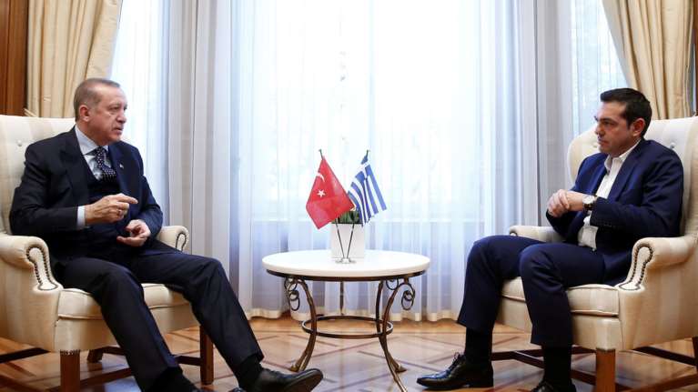 Στο Μέγαρο Μαξίμου ο Ερντογάν, συνάντηση με τον Αλέξη Τσίπρα