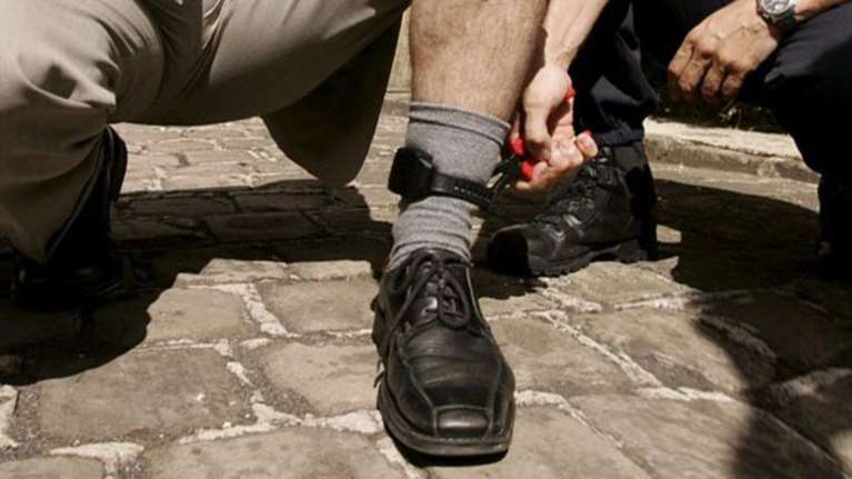 Εξαφανίστηκε κρατούμενος με &quot;βραχιολάκι&quot;, τον  ψάχνει η ΕΛΑΣ