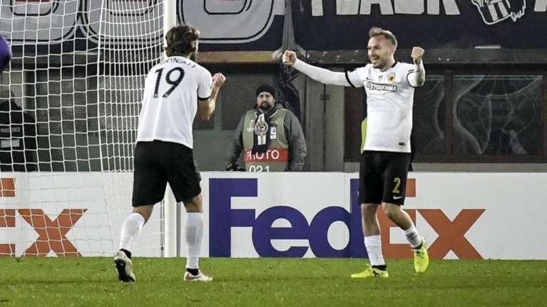 Πρόκριση ΑΕΚ: Χαμός στο αεροπλάνο, πανηγύριζαν και οι πιλότοι (ΒΙΝΤΕΟ)