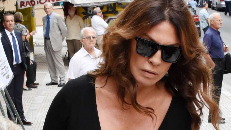 Στο νοσοκομείο με διάσειση μετά από σοβαρό τροχαίο η Βάνα Μπάρμπα