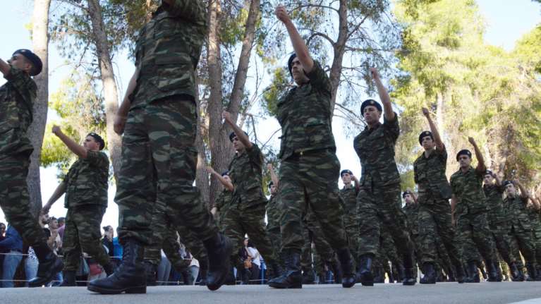 «Μας σέρβιραν συσσίτιο με σκουλήκια» καταγγέλλουν νεοσύλλεκτοι σε Μεσολόγγι