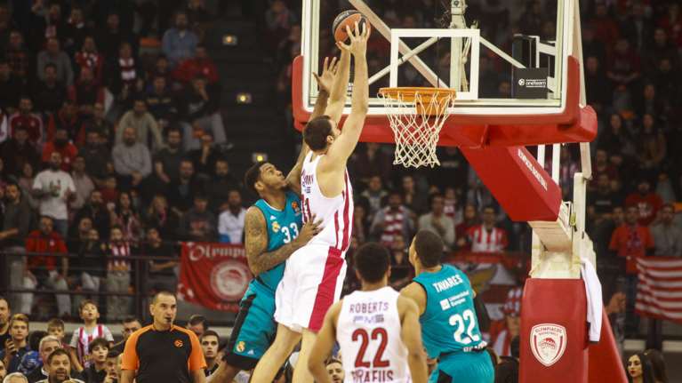 Νίκησε την Ρεάλ Μαδρίτης (92-83) σε ματς-θρίλερ ο Ολυμπιακός