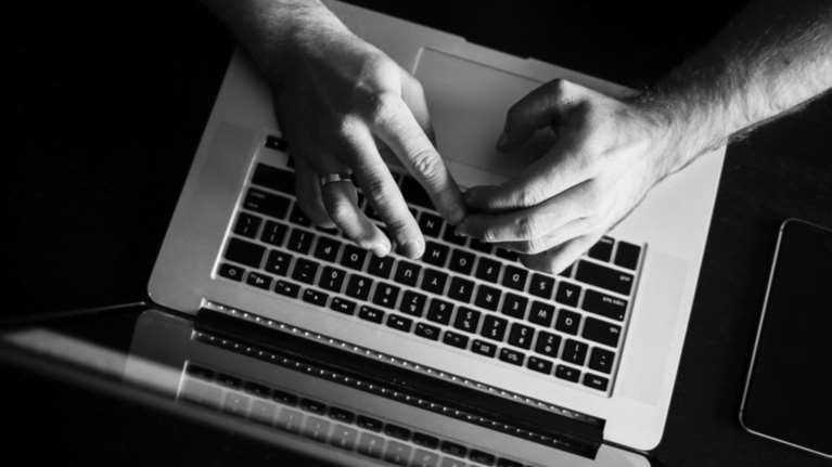 Συνελήφθη 60χρονος για πορνογραφία ανηλίκων