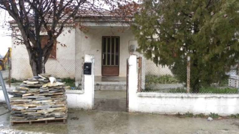 Την ανάγκασε να πιει πετρέλαιο, την περιέλουσε και την έκαψε