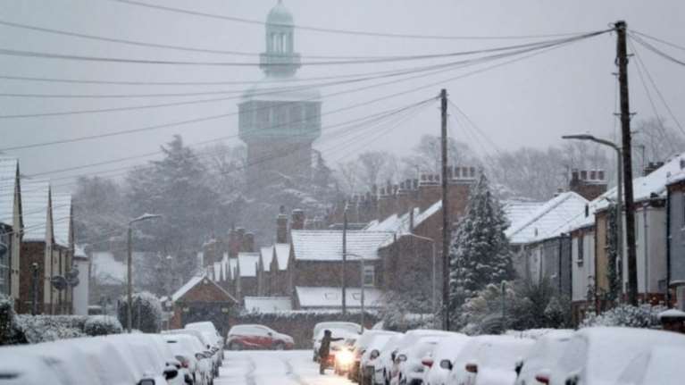 Χιόνια και θυελλώδεις άνεμοι σαρώνουν την Βρετανία φωτό