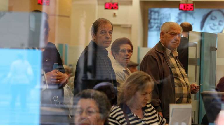 Στα 35 ευρώ το επίδομα ΕΚΑΣ και μόνο για συντάξεις ως 585 ευρώ