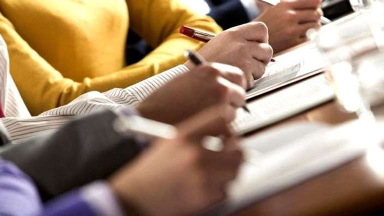 Με ηλεκτρονικά σκονάκια έκλεβαν δυο υποψήφιοι στις εξετάσεις για δίπλωμα