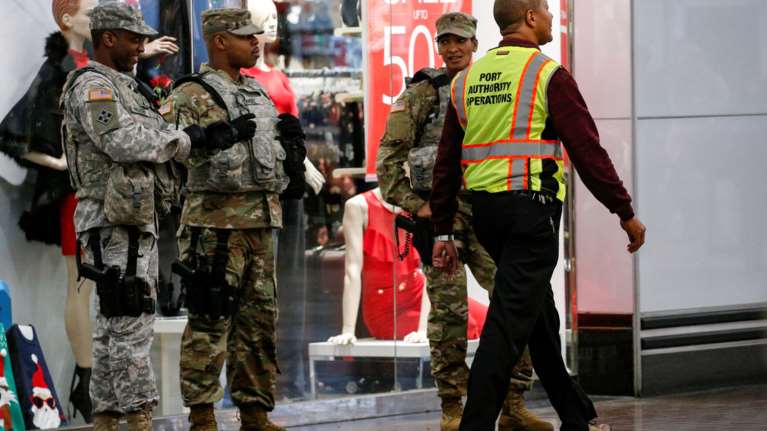 «Μπλόκο» στους μετανάστες ζητά ο Τραμπ μετά τη νέα τρομοκρατική επίθεση