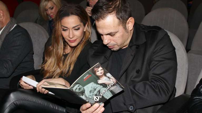 Βανδή - Νικολαΐδης: Θεατρική βραδιά με casual ντύσιμο [Εικόνες]