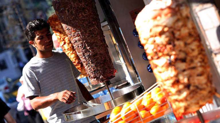 Το ντονέρ γλίτωσε οριακά από τις «ορέξεις» των Ευρωπαίων